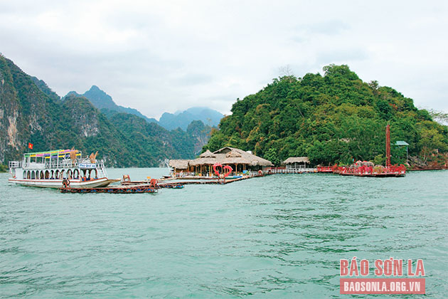 Quỳnh Nhai (Sơn La): “Biển xanh trong lòng núi”