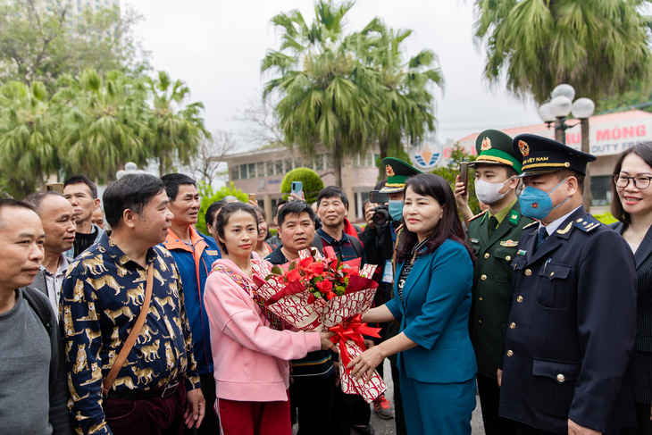 Móng Cái đón đoàn khách du lịch Trung Quốc đi theo tour