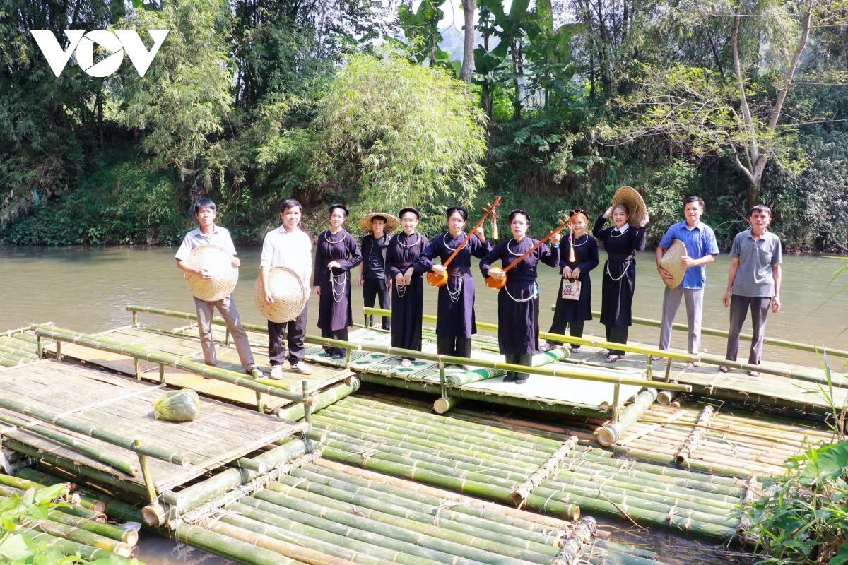 Pác Ngòi - ngôi làng thơ mộng và bình yên bên hồ Ba Bể (Bắc Kạn)