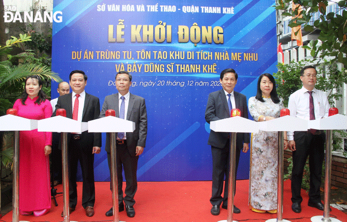 Đà Nẵng: Khoác 