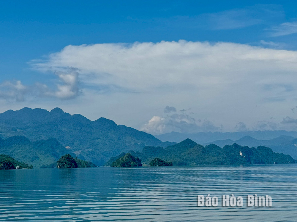 Khu du lịch hồ Hoà Bình (tỉnh Hòa Bình) - điểm đến hấp dẫn