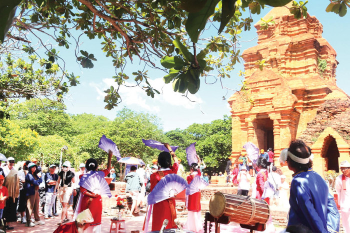 Khi di sản thành sản phẩm du lịch đặc thù