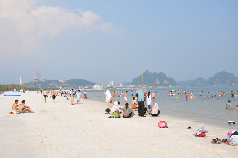 Quảng Ninh: Tăng cường công tác quản lý và chất lượng dịch vụ tại các bãi tắm du lịch
