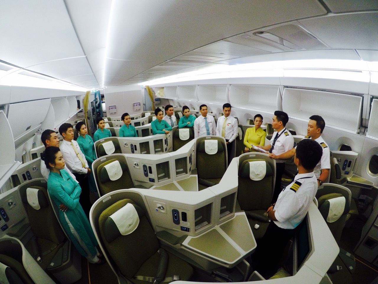 Vietnam Airlines “Kết nối triệu trái tim - Lan tỏa triệu niềm vui”
