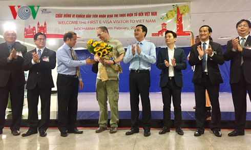Việt Nam đón du khách quốc tế đầu tiên được cấp thị thực điện tử
