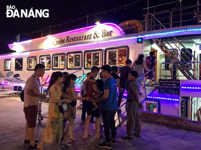 Đầu tư bài bản để phát triển du lịch đường sông