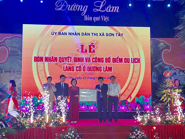 Trao quyết định công nhận làng cổ Đường Lâm là điểm du lịch