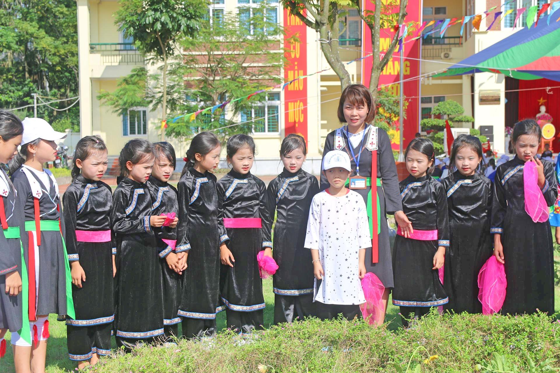 Giữ gìn, phát huy bản sắc văn hóa các dân tộc thiểu số