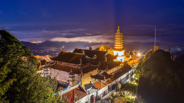 Đầu xuân hành hương tới Hội xuân mở cổng trời Fansipan bái Phật cầu an
