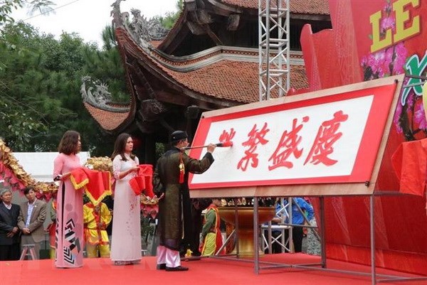 Khai bút và khai mạc Hội sách Xuân Kỷ Hợi tại Đền thờ Chu Văn An