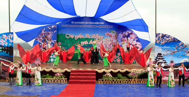 Sự kiện Hoa Anh Đào-Pá Khoang 2019 thu hút hàng nghìn du khách