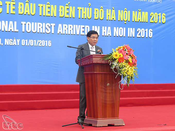 Hà Nội đón khách quốc tế đầu tiên trong năm 2016